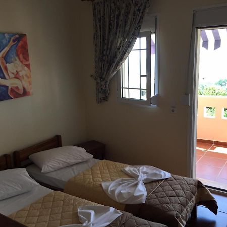 Toulipa Rooms Agia Ermioni Exterior foto