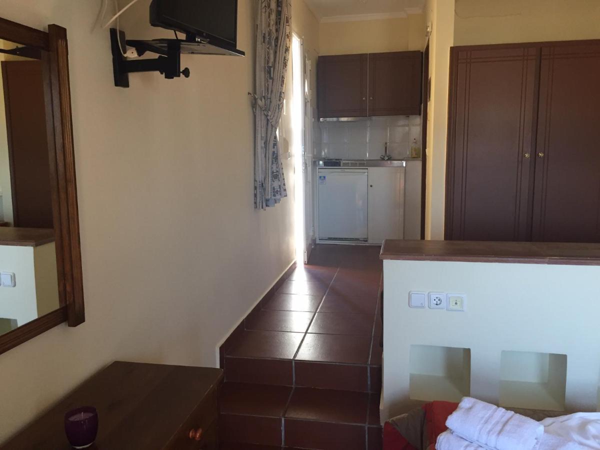 Toulipa Rooms Agia Ermioni Exterior foto